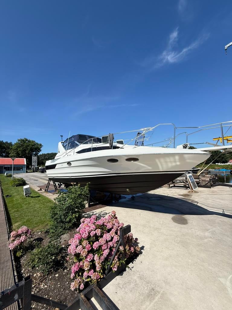 Bayliner Avanti 3255, Watersport en Boten, Motorboten en Motorjachten, Zo goed als nieuw, Polyester, 9 tot 12 meter, Benzine, Binnenboordmotor
