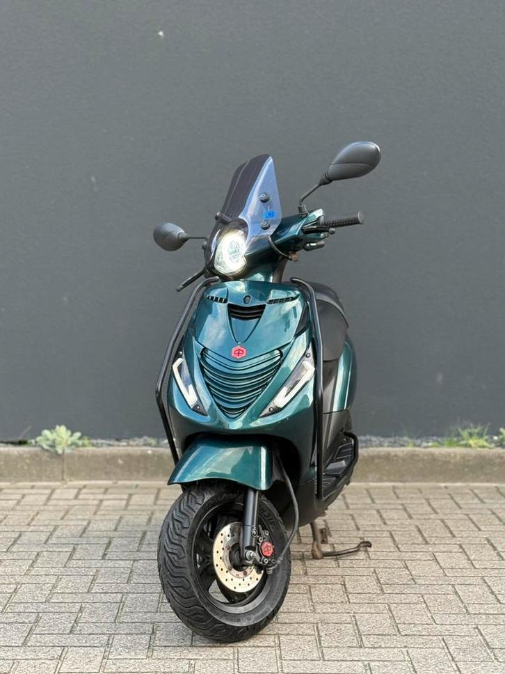 Piaggio ZIP 2020 BROM KICKSTART! FULL LED SP, Fietsen en Brommers, Scooters | Piaggio, Zo goed als nieuw, Zip, Maximaal 45 km/u