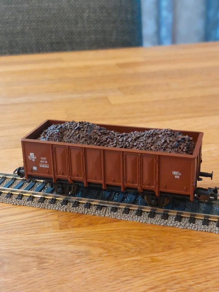 Piko Ho Wagon NS met lading nem schachten, Hobby en Vrije tijd, Modeltreinen | H0, Wagon, Gelijkstroom, Fleischmann, NS, Ophalen