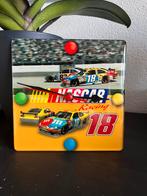 Klok NASCAR en oordoppen, Ophalen, Nieuw
