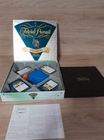 Trivial Pursuit 2000 editie - s3501, Hobby en Vrije tijd, Gezelschapsspellen | Bordspellen, Ophalen of Verzenden, Zo goed als nieuw