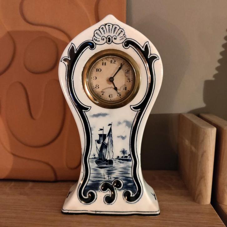 Delfts blauwe klok - klok werkt, Antiek en Kunst, Antiek | Klokken, Ophalen of Verzenden