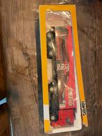 Nieuwe coca cola miniatuur vrachtwagen alleen doos kapot, Ophalen of Verzenden, Zo goed als nieuw