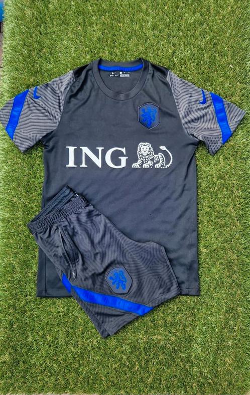 Nederlands elftal 2020 voetbal trainingsshirt tenue, Kleding | Heren, Sportkleding, Zo goed als nieuw, Voetbal, Maat 48/50 (M)