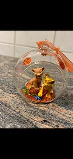 Disney ornament kerstbal simba nala, Ophalen of Verzenden, Overige figuren, Zo goed als nieuw, Beeldje of Figuurtje