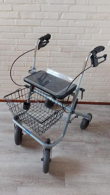 ZGAN Rollator Quatro incl. stokhouder, mandje, dienblad beschikbaar voor biedingen