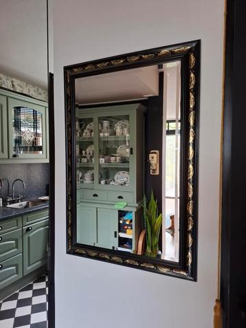 Mooie zwarte strakke rechthoekige spiegel beschikbaar voor biedingen