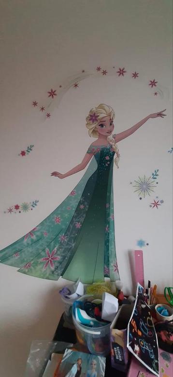 2 keer muursticker van Elsa, Frozen, elsa en anna beschikbaar voor biedingen