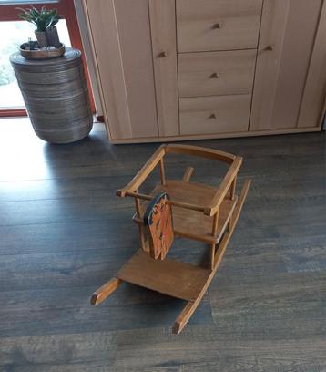 Houten schommelpaard beschikbaar voor biedingen