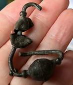 Bodemvondst…Romeinse Bronzen Fibula/Oorbel?, Sieraden, Tassen en Uiterlijk, Antieke sieraden, Ophalen of Verzenden, Brons, Oorbellen
