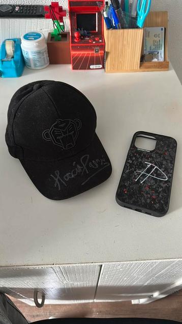 Door Horacio Pagani gesigneerde pet en hoesje beschikbaar voor biedingen