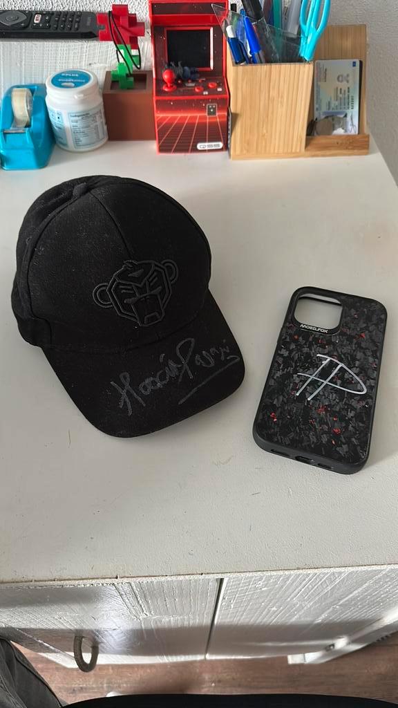 Door Horacio Pagani gesigneerde pet en hoesje, Verzamelen, Automerken, Motoren en Formule 1, Zo goed als nieuw, Auto's, Ophalen of Verzenden
