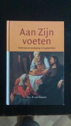 R. van Kooten - Aan Zijn voeten, Ophalen of Verzenden, Zo goed als nieuw, R. van Kooten