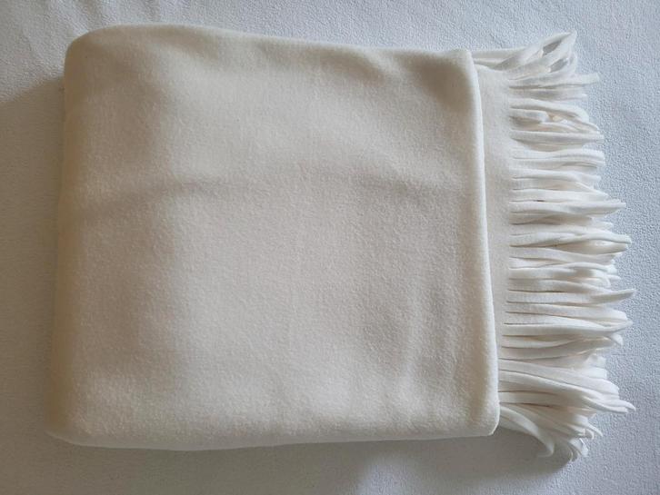 NIEUW Grote fleece omslagdoek/ cape met split / ivoorwit, Kleding | Dames, Mutsen, Sjaals en Handschoenen, Nieuw, Sjaal, Ophalen of Verzenden