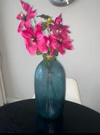 Hoge vaas met kunstbloemen, Overige kleuren, Ophalen of Verzenden, Minder dan 50 cm, Glas