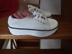 Nieuw witte canvas gympen op hoge zool 38, Wit, Nieuw, Ophalen of Verzenden, Sneakers of Gympen