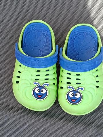 Schattige rups Crocs/ slippers mt.25 beschikbaar voor biedingen