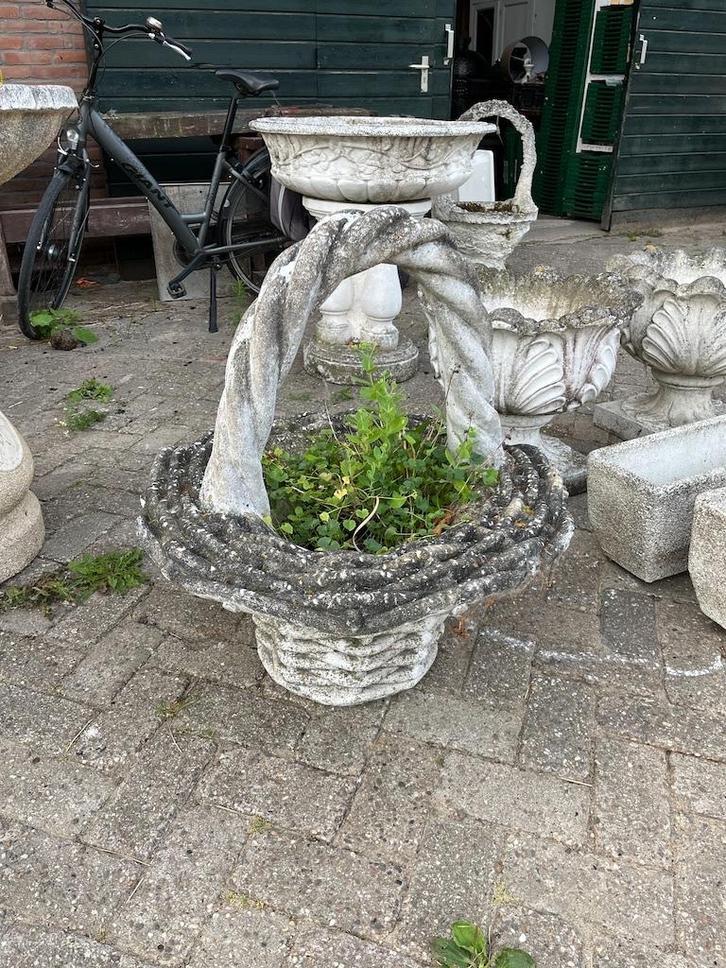 Brocante grote beton betonnen mand bloempot bloembak, Tuin en Terras, Bloembakken en Plantenbakken, Gebruikt, Steen, Binnen, Balkon