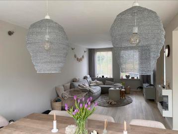 2 gaas hanglampen light en living grijs/wit