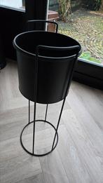 Zwarte plantenbak op pootjes, Ophalen, Zo goed als nieuw
