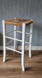 Vintage witte kruk met rietenzitting! Zo goed als nieuw!, 1 kruk, Ophalen of Verzenden, Zo goed als nieuw