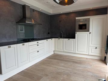 Mooie Landelijke Hoekkeuken + Apparatuur + GEDEMONTEERD beschikbaar voor biedingen