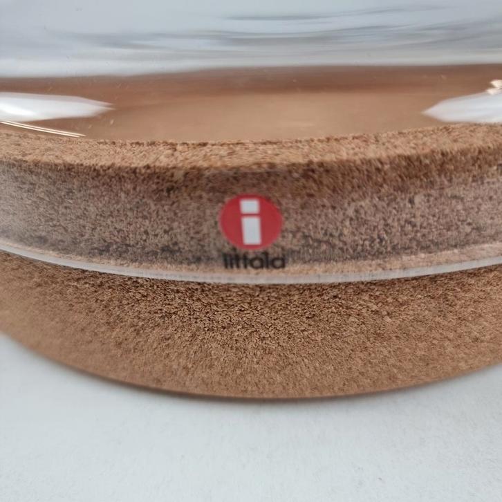 Iittala Vitriini Doos – Helder Glas met Kurk – 220 x 60 mm, Antiek en Kunst, Kunst | Designobjecten, Ophalen