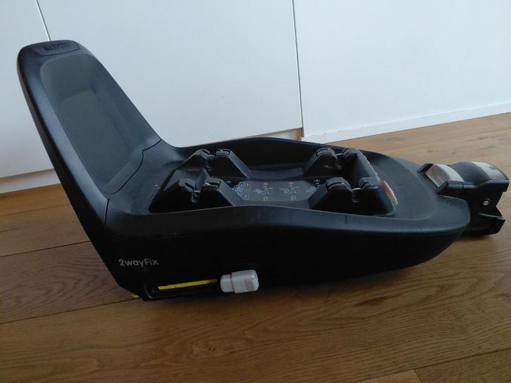 Maxi-Cosi 2WayFix Isofix Base met indicator, Kinderen en Baby's, Autostoeltjes, Ophalen