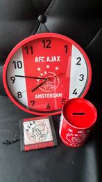 Ajax klok, spaarpot en portemonnee, Ophalen of Verzenden, Gebruikt, Analoog, Wandklok