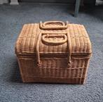 Leuke vintage gevlochen rieten mand met deksel en handvaten, Huis en Inrichting, Woonaccessoires | Schalen en Manden, Mand, Ophalen of Verzenden