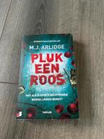 Pluk een Roos - M.J. Arlidge Thriller, Boeken, Ophalen of Verzenden, Zo goed als nieuw, Nederland