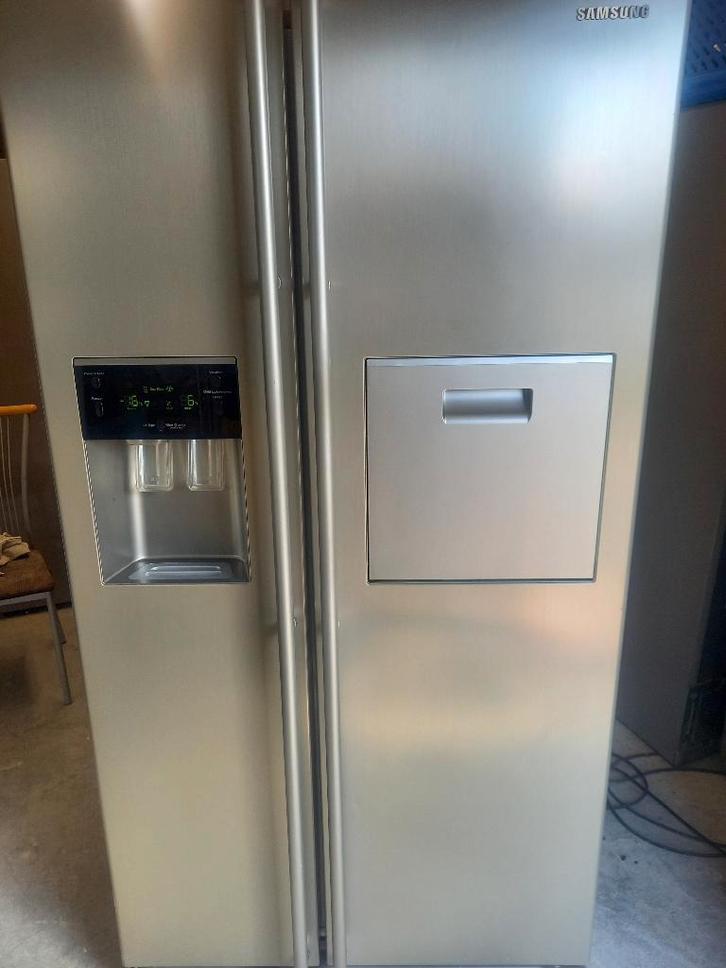 Samsung Amerikaanse koelkast met HomeBar, Witgoed en Apparatuur, Koelkasten en IJskasten, Gebruikt, Met aparte vriezer, 200 liter of meer