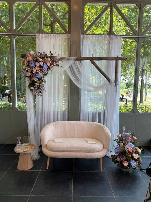 TE HUUR bruidsbankje teddy beige/creme wit, Hobby en Vrije tijd, Feestartikelen | Verhuur, Nieuw, Geboorte of Huwelijk, Ophalen of Verzenden