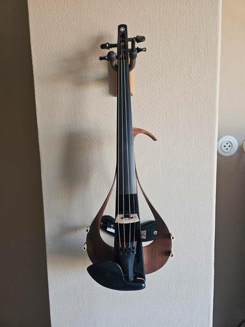 Yamaha YEV-104 TBL Electric Violin, Muziek en Instrumenten, Strijkinstrumenten | Violen en Altviolen, Zo goed als nieuw, Viool