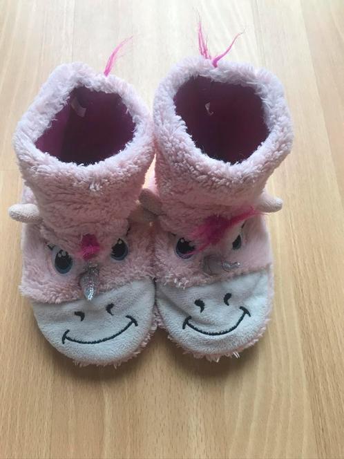 Sloffen maat 27 meisje eenhoorn mooie staat, Kinderen en Baby's, Kinderkleding | Schoenen en Sokken, Zo goed als nieuw, Overige typen