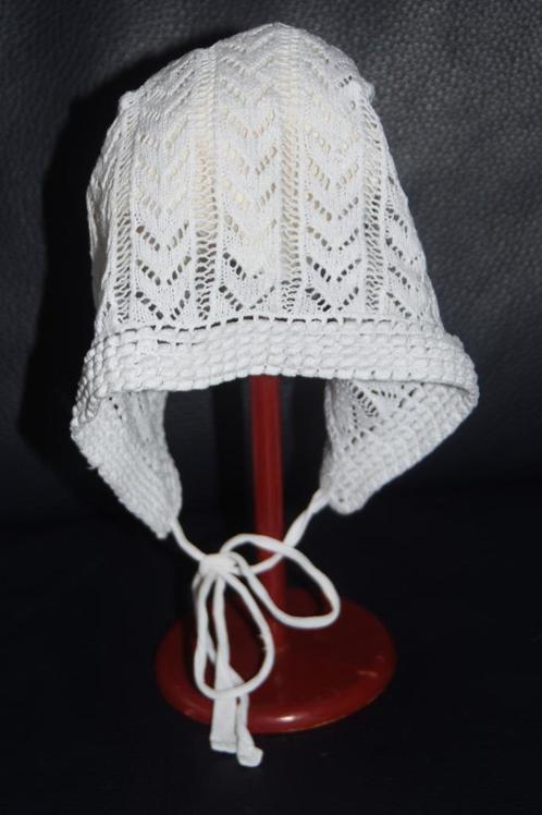 Antiek gehaakt of gebreid baby mutsje, Antiek en Kunst, Antiek | Kleding en Accessoires, Kinderen, Ophalen of Verzenden