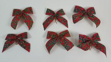 6 rode en groene strikken, kerstversiering. W2 beschikbaar voor biedingen