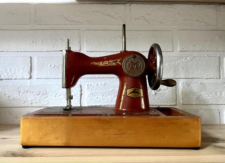 USSR miniatuur vintage Zeldzaam speelgoed USSR naaien decor, Antiek en Kunst, Antiek | Speelgoed, Ophalen of Verzenden