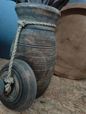 Prachtige sobere en landelijke houten pot met deksel beschikbaar voor biedingen