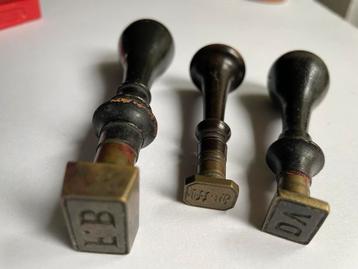 Antieke lakzegels en staven zegellak beschikbaar voor biedingen