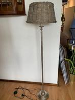 Mooie staande lamp met rieten kap, Ophalen, Zo goed als nieuw, Metaal, 150 tot 200 cm