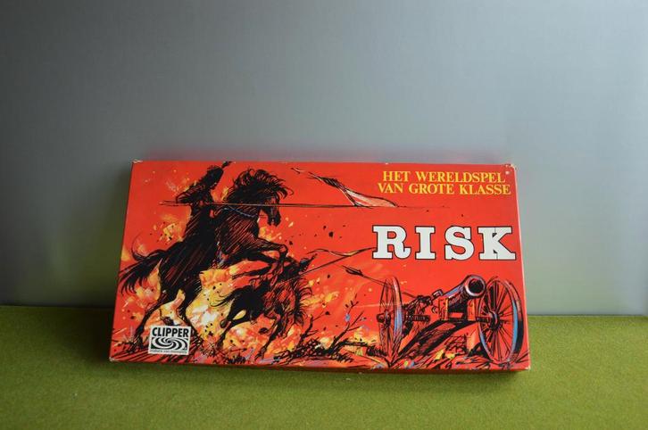Vintage Risk bordspel, rode lange doos uit 1976, Clipper, Hobby en Vrije tijd, Gezelschapsspellen | Bordspellen, Gebruikt, Een of twee spelers
