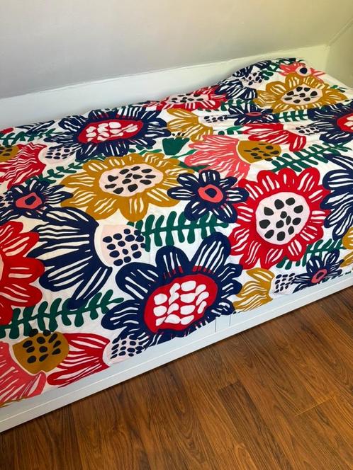 Dekbedovertrek Ikea, 200x200 + 2 slopen en 4 sier kussens, Huis en Inrichting, Slaapkamer | Beddengoed, Zo goed als nieuw, Tweepersoons