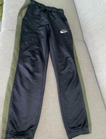 Nike broek pants zwart groen xl 158 164 170 met schade beschikbaar voor biedingen
