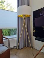 Relaxdays Gouden Driepoot Vloerlamp, Huis en Inrichting, Ophalen, Nieuw, Metaal, 100 tot 150 cm