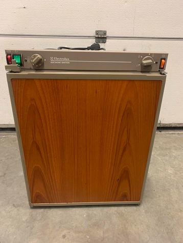 Dometic Electrolux koelkast. 12v, 230v en gas beschikbaar voor biedingen