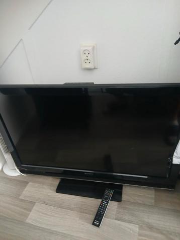 Tv + blue ray beschikbaar voor biedingen