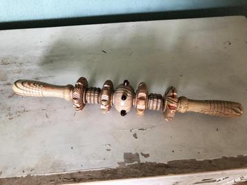 Handgedraaide houten massageroller – ambachtelijk houtwerk beschikbaar voor biedingen