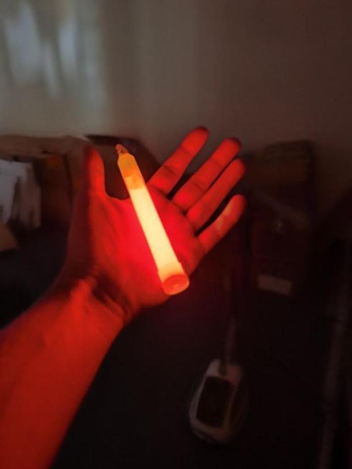 Cyalume 12 H Chemlight Red, Verzamelen, Militaria | Algemeen, Landmacht, Overige typen, Nederland, Ophalen of Verzenden