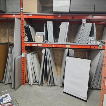 Diverse whiteboarden memoborden informatieborden beschikbaar voor biedingen